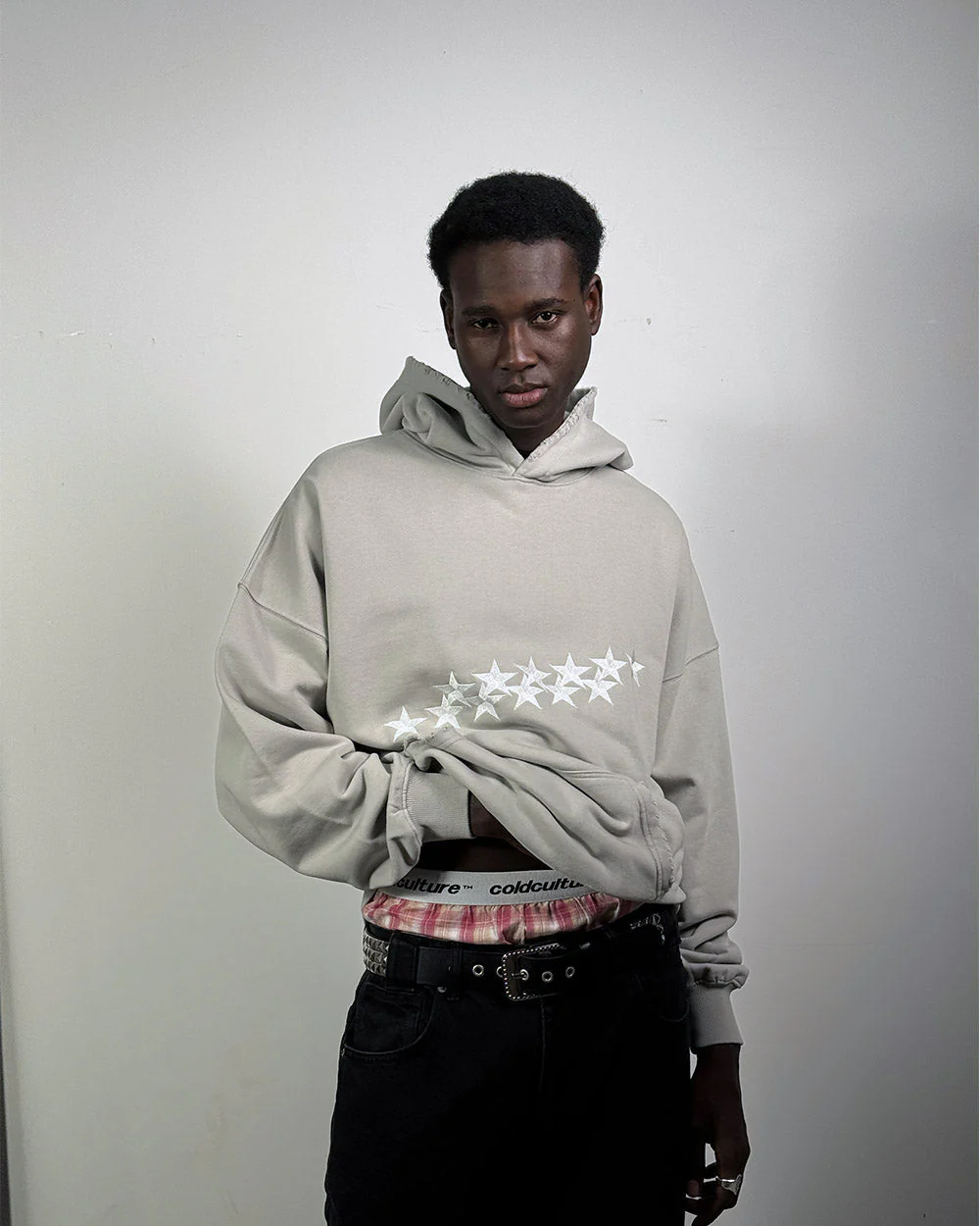 STARS HOODIE PALE GREY - Image 7